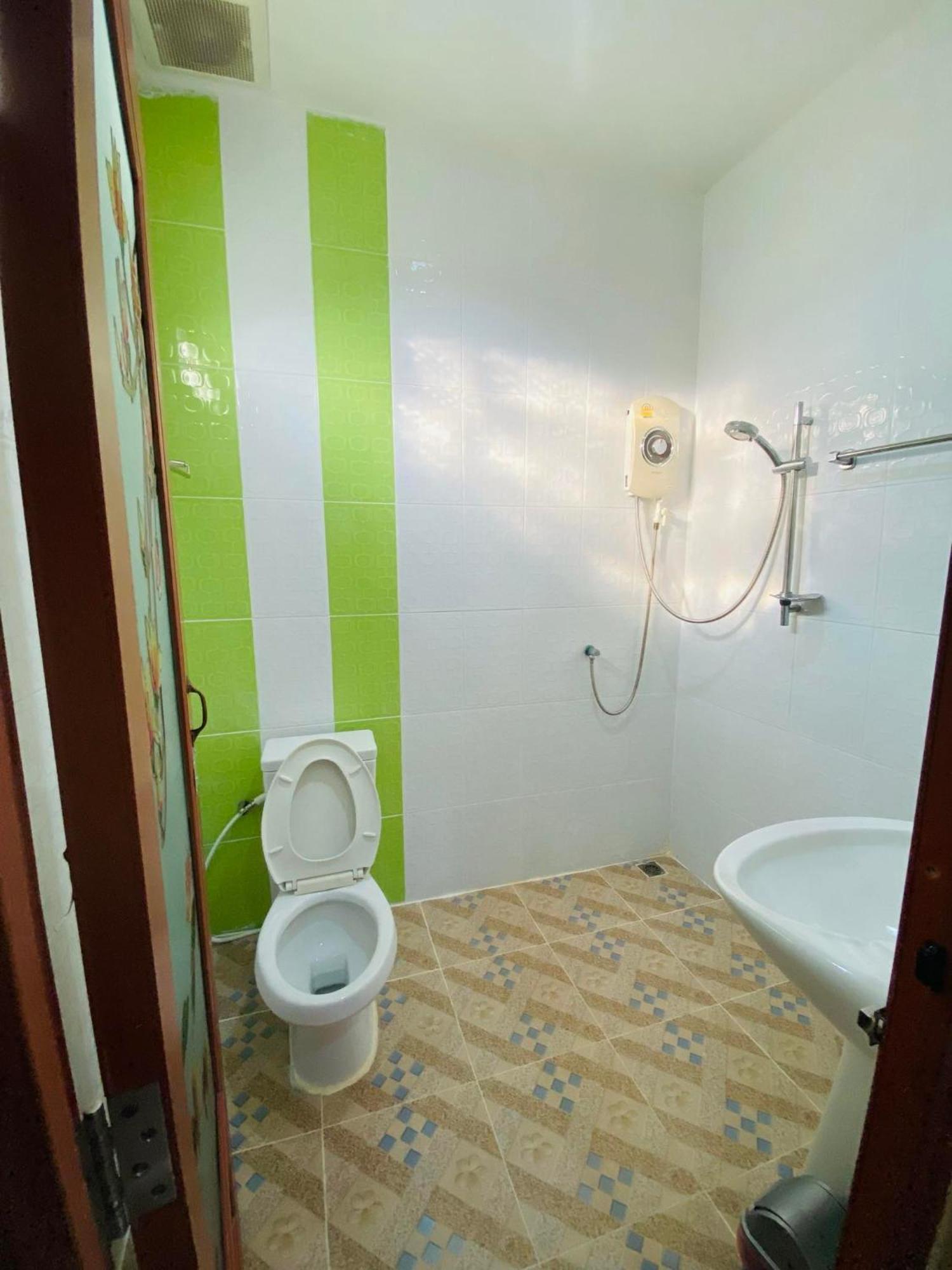 Huan Soontaree Hotel Ban Phe Exterior photo
